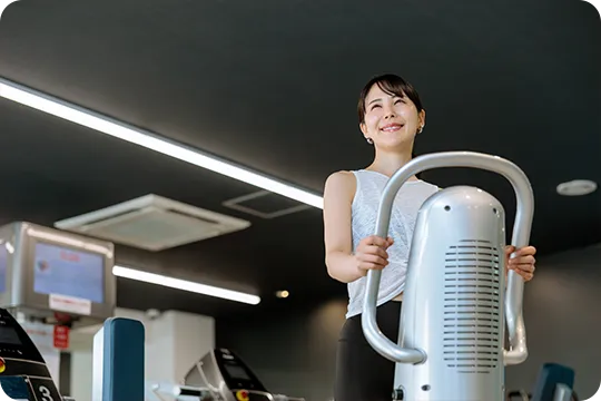 マシンを使う女性